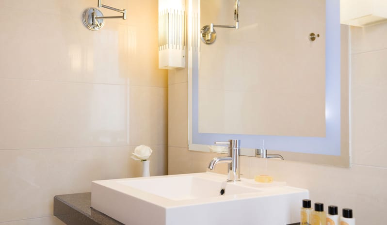 SUN GARDENS - DELUXE  ONE BEDROOM RESIDENCE SEA VIEW DRESSING ROOM